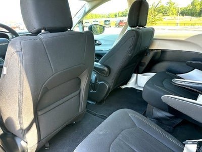 2024 Chrysler Voyager LX