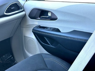 2024 Chrysler Voyager LX