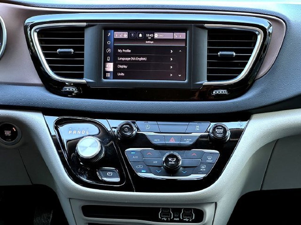 2024 Chrysler Voyager LX