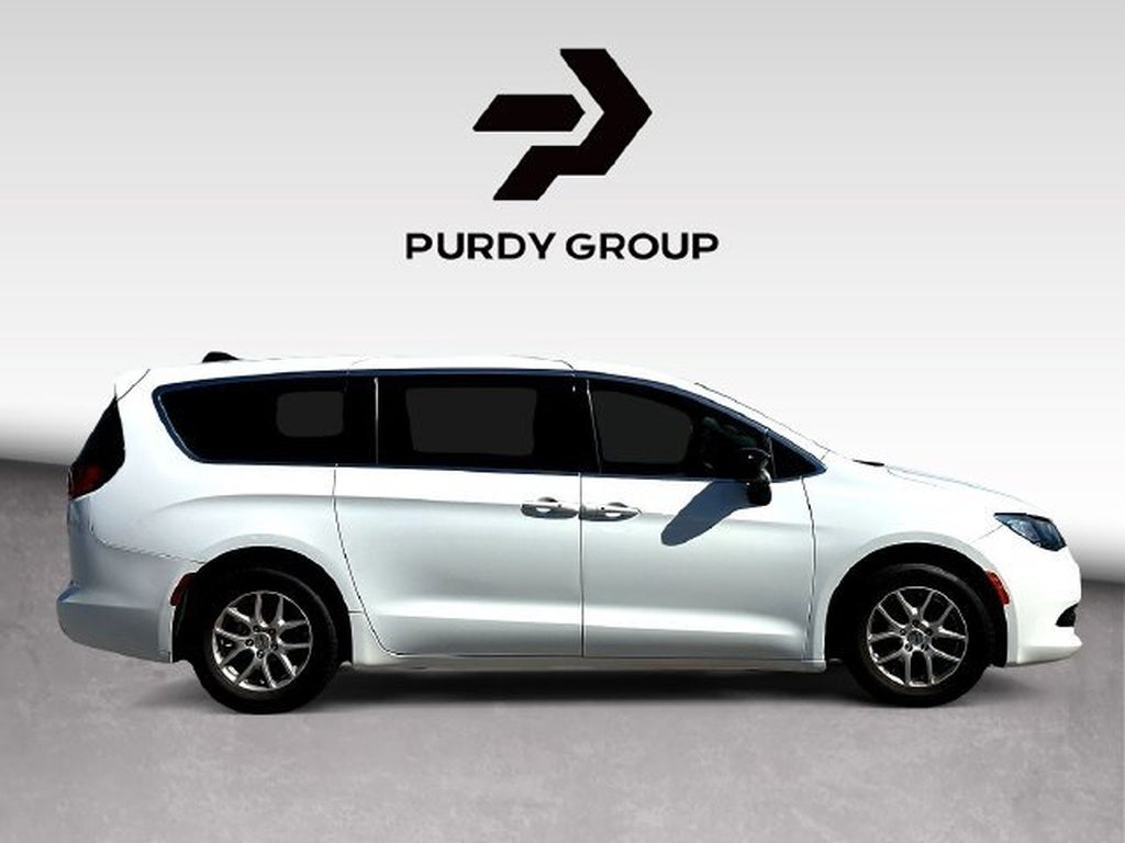 2024 Chrysler Voyager LX