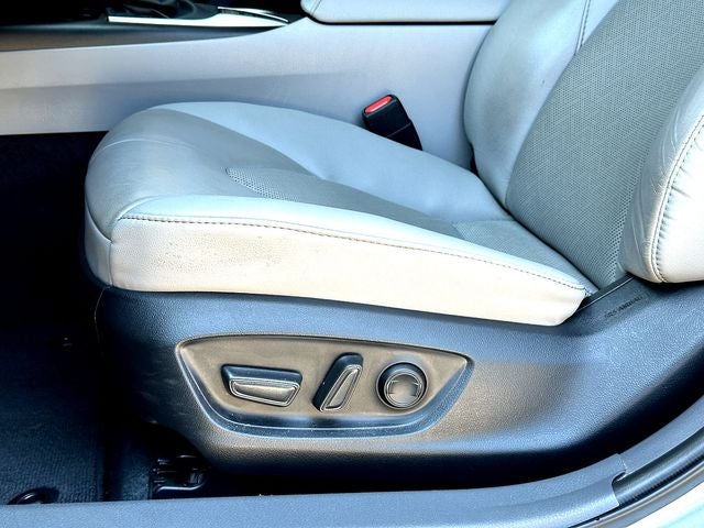 2023 Toyota Camry Hybrid XLE