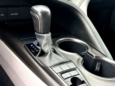 2022 Toyota Camry Hybrid SE