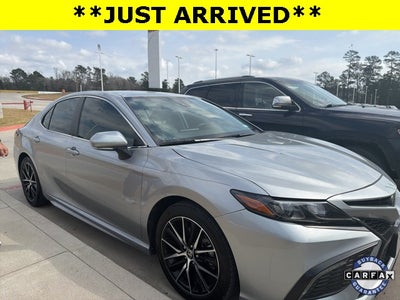 2022 Toyota Camry Hybrid SE