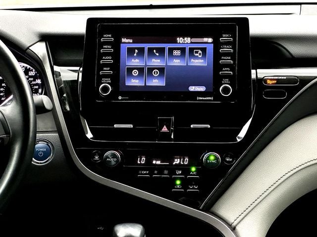 2022 Toyota Camry Hybrid SE