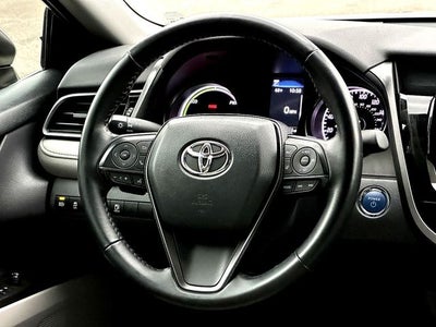 2022 Toyota Camry Hybrid SE