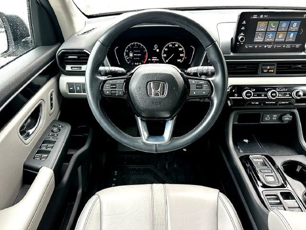2023 Honda Pilot EX-L w/Rear Captain's Chairs