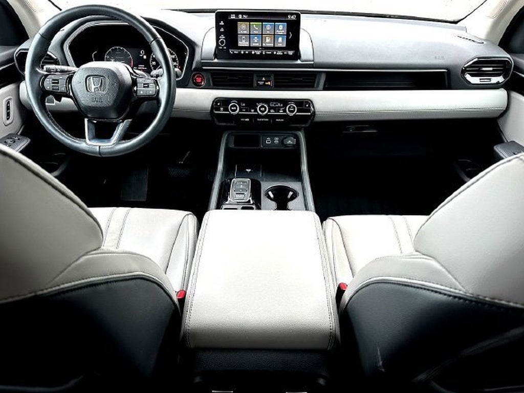 2023 Honda Pilot EX-L w/Rear Captain's Chairs
