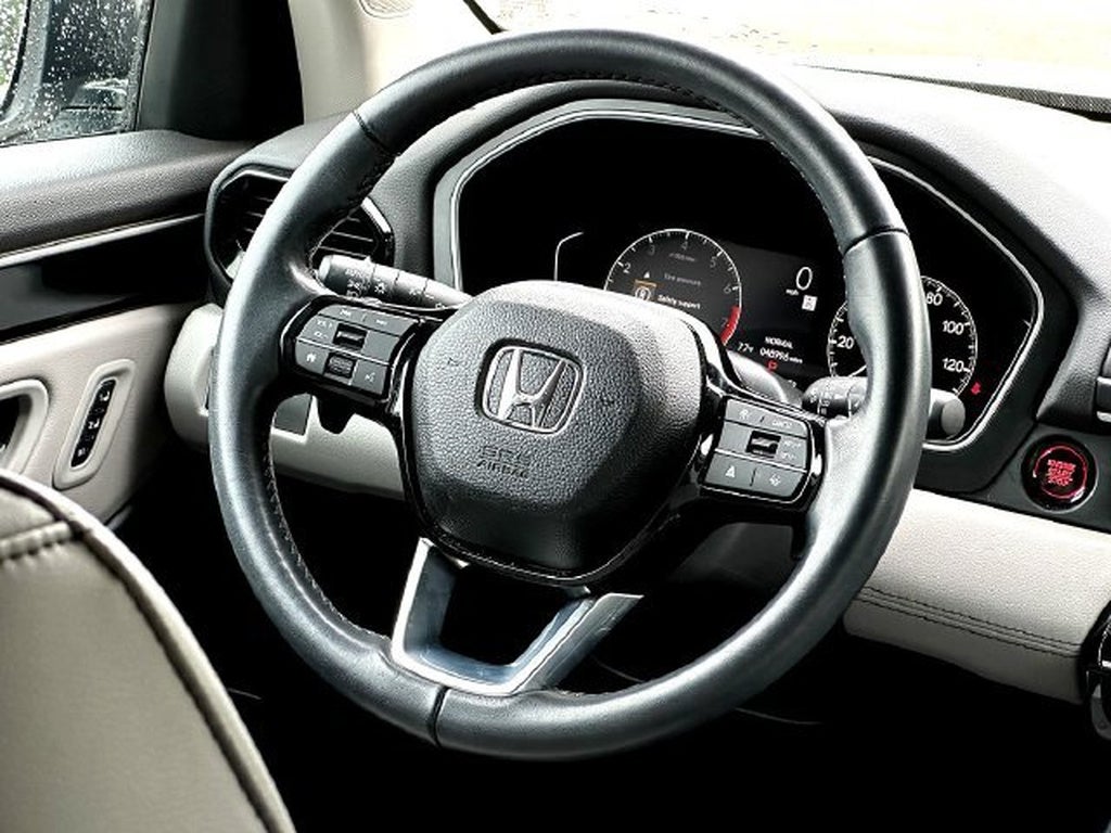 2023 Honda Pilot EX-L w/Rear Captain's Chairs