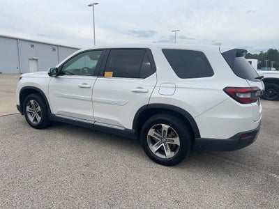 2023 Honda Pilot EX-L w/Rear Captain's Chairs