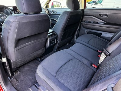 2024 Nissan Pathfinder SV