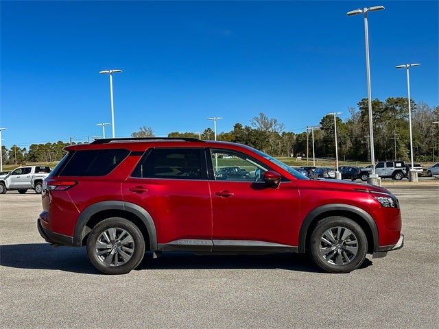 2024 Nissan Pathfinder SV