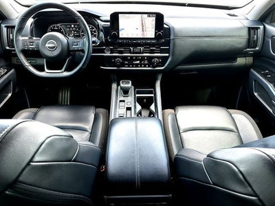 2024 Nissan Pathfinder SL