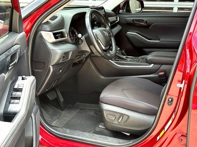 2022 Toyota Highlander LE