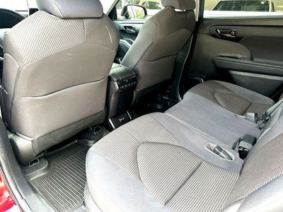 2022 Toyota Highlander LE