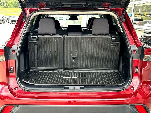 2022 Toyota Highlander LE