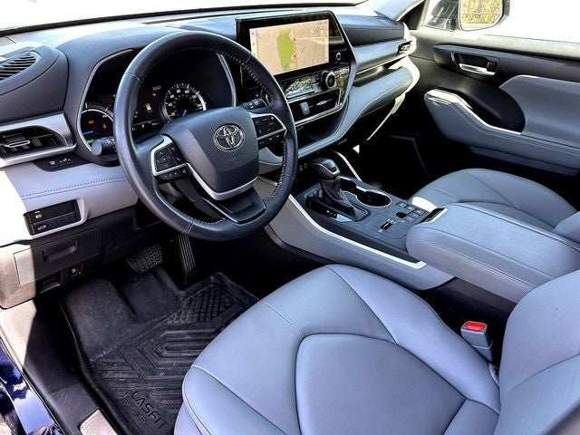 2025 Toyota Highlander Hybrid XLE