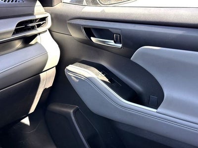 2025 Toyota Highlander Hybrid XLE