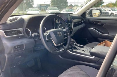 2024 Toyota Highlander LE