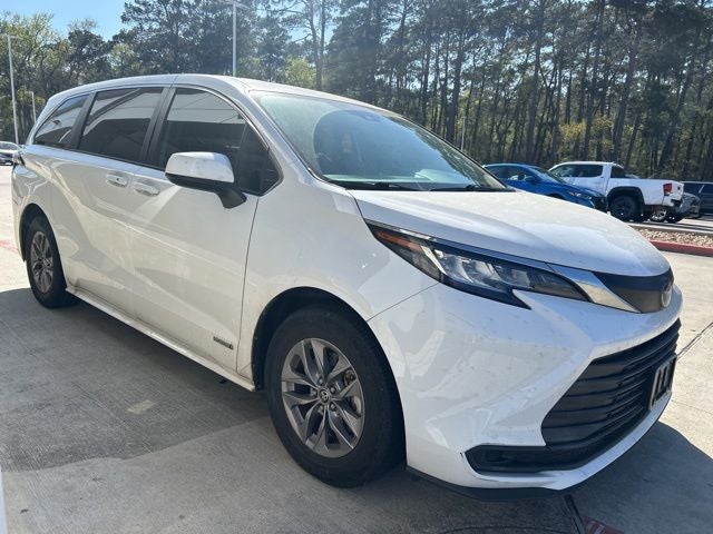 2021 Toyota Sienna LE 8 Passenger