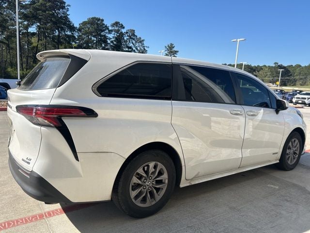 2021 Toyota Sienna LE 8 Passenger