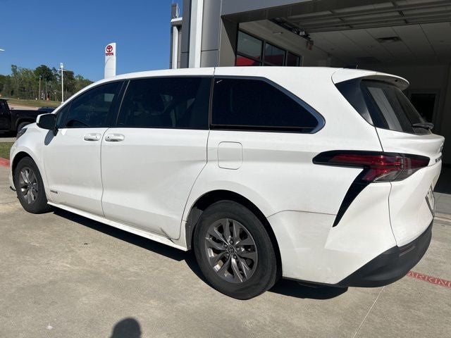 2021 Toyota Sienna LE 8 Passenger
