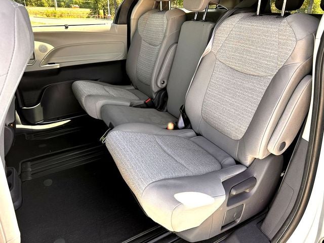 2021 Toyota Sienna LE 8 Passenger