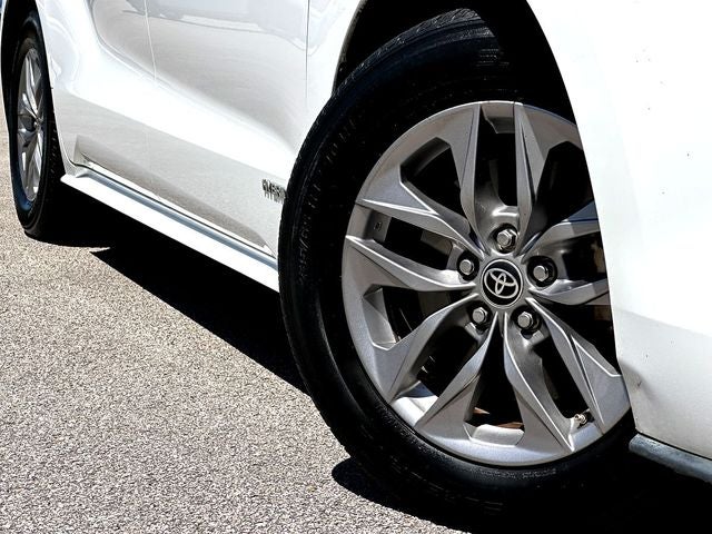 2021 Toyota Sienna LE 8 Passenger