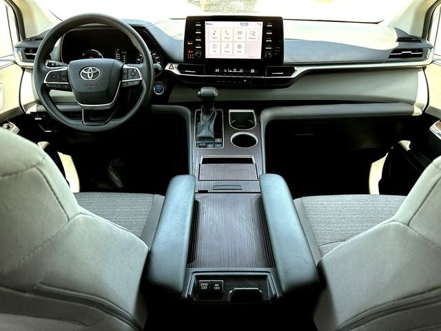 2021 Toyota Sienna LE 8 Passenger