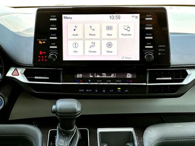 2021 Toyota Sienna LE 8 Passenger