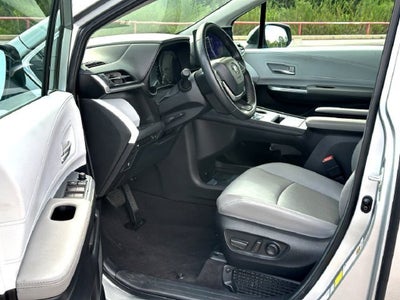 2025 Toyota Sienna XLE 8-Passenger