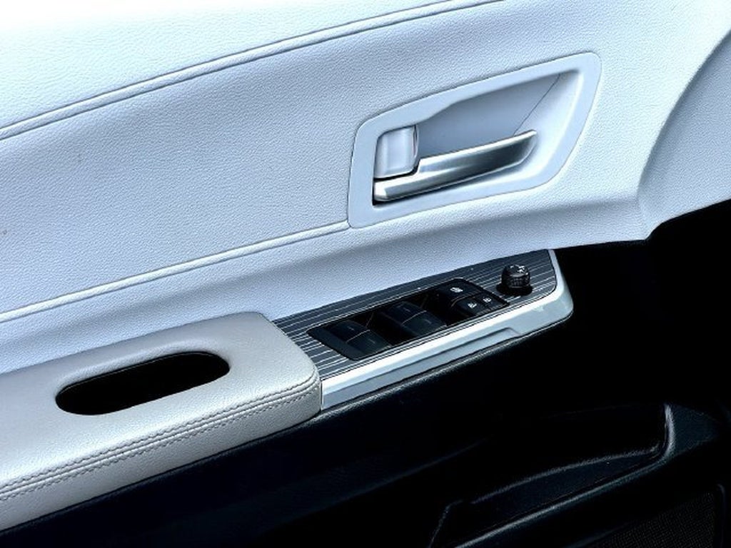 2025 Toyota Sienna XLE 8-Passenger