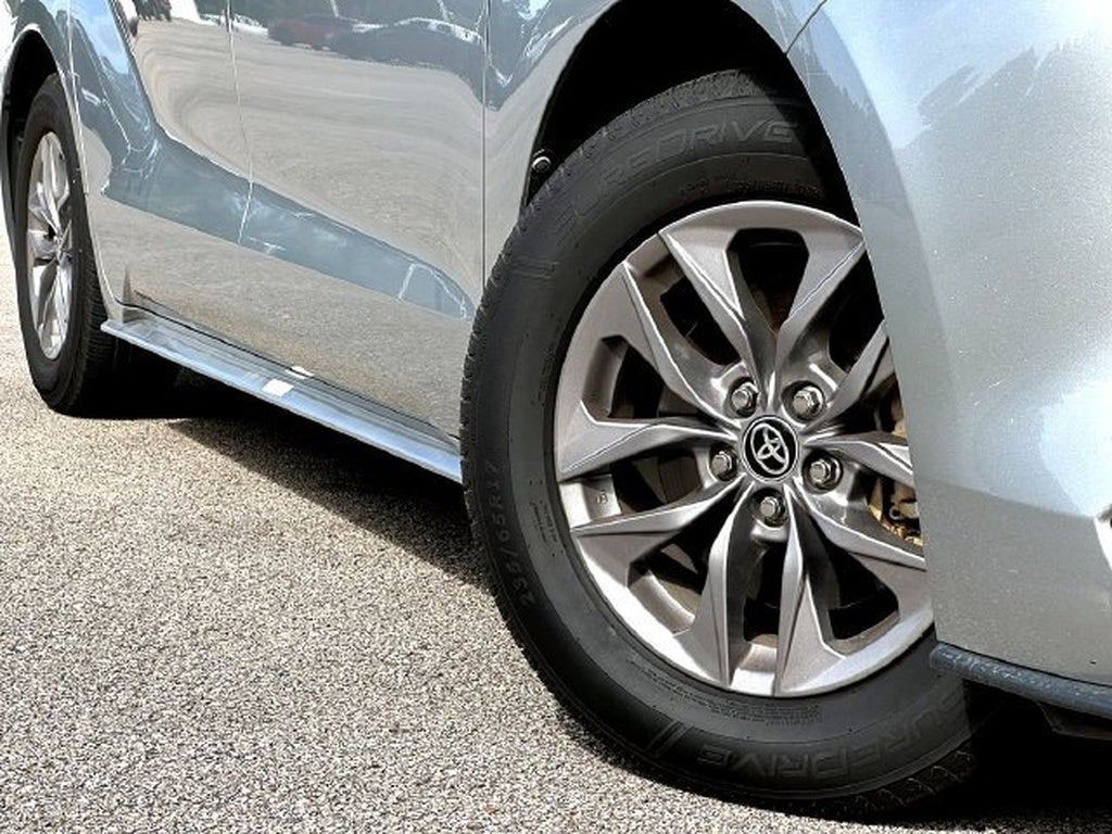 2025 Toyota Sienna XLE 8-Passenger