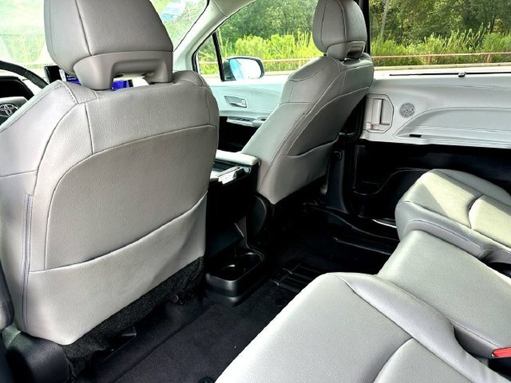 2025 Toyota Sienna XLE 8-Passenger