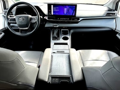 2025 Toyota Sienna XLE 8-Passenger