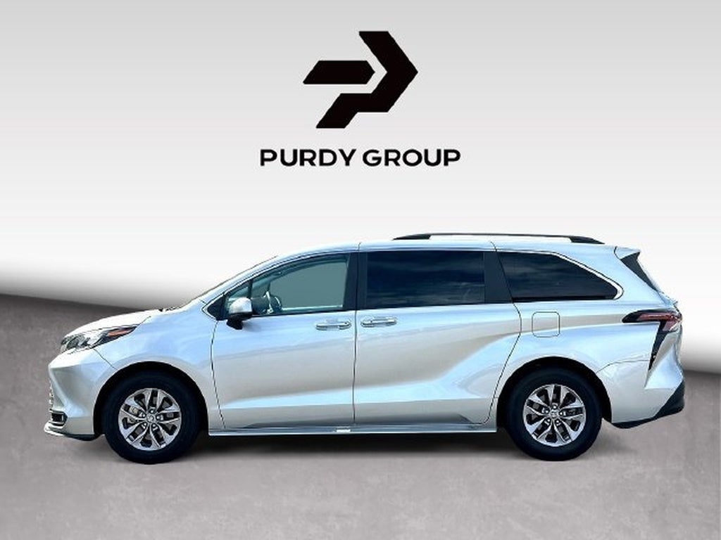2025 Toyota Sienna XLE 8-Passenger