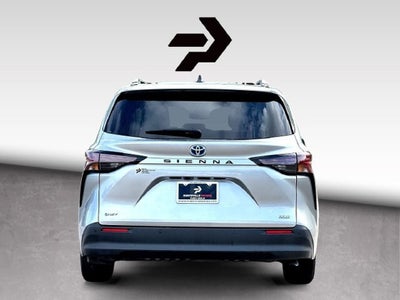 2025 Toyota Sienna XLE 8-Passenger