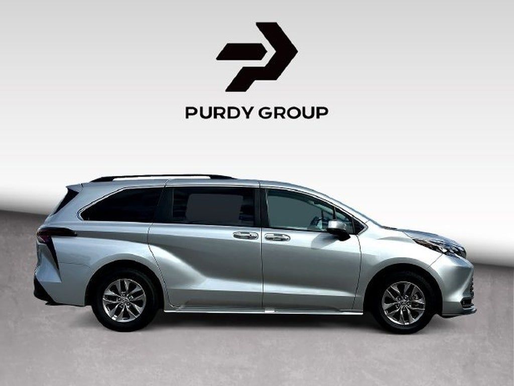 2025 Toyota Sienna XLE 8-Passenger