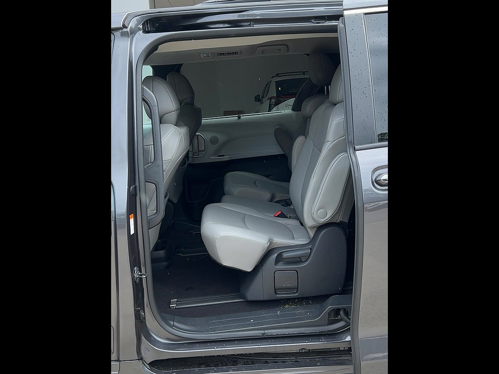 2025 Toyota Sienna XLE 8-Passenger