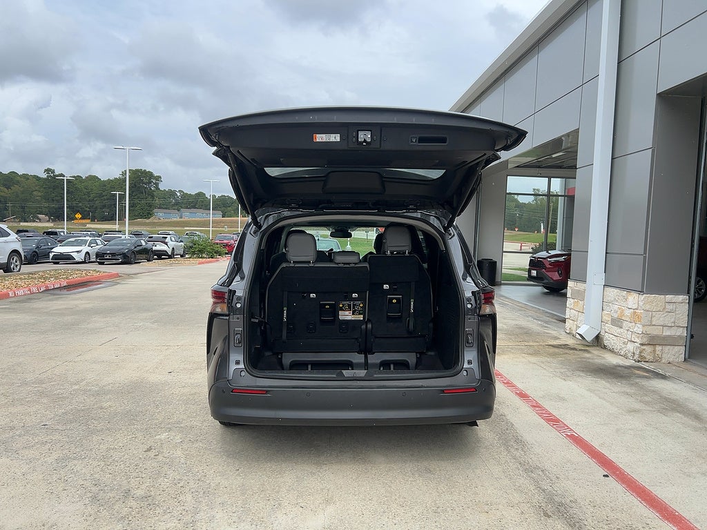 2025 Toyota Sienna XLE 8-Passenger