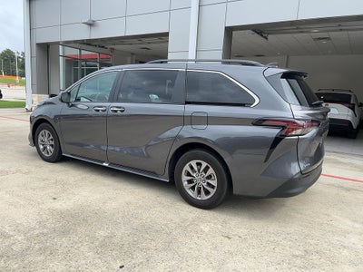 2025 Toyota Sienna XLE 8-Passenger