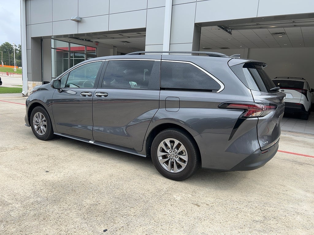 2025 Toyota Sienna XLE 8-Passenger
