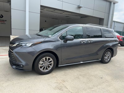 2025 Toyota Sienna XLE 8-Passenger