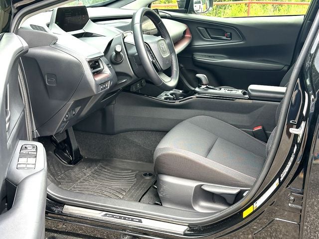 2025 Toyota Prius Plug-In Hybrid SE