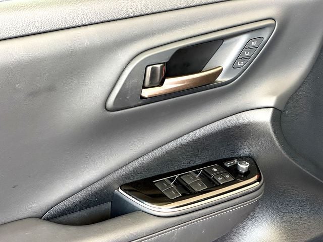 2025 Toyota Crown Platinum